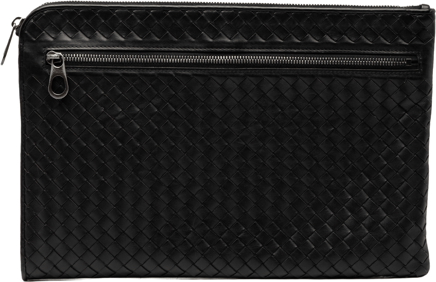 Bottega Veneta Nappa Intrecciato Clutch, från Luxclusif, i färgen black.