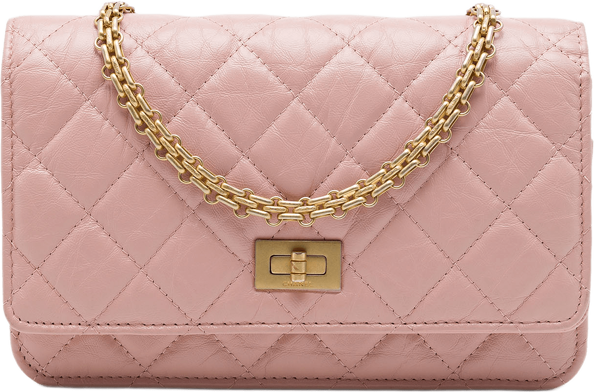 Chanel Quilted Aged Calfskin Reissue 2.55 Wallet On Chain, från Luxclusif, i färgen rosa.