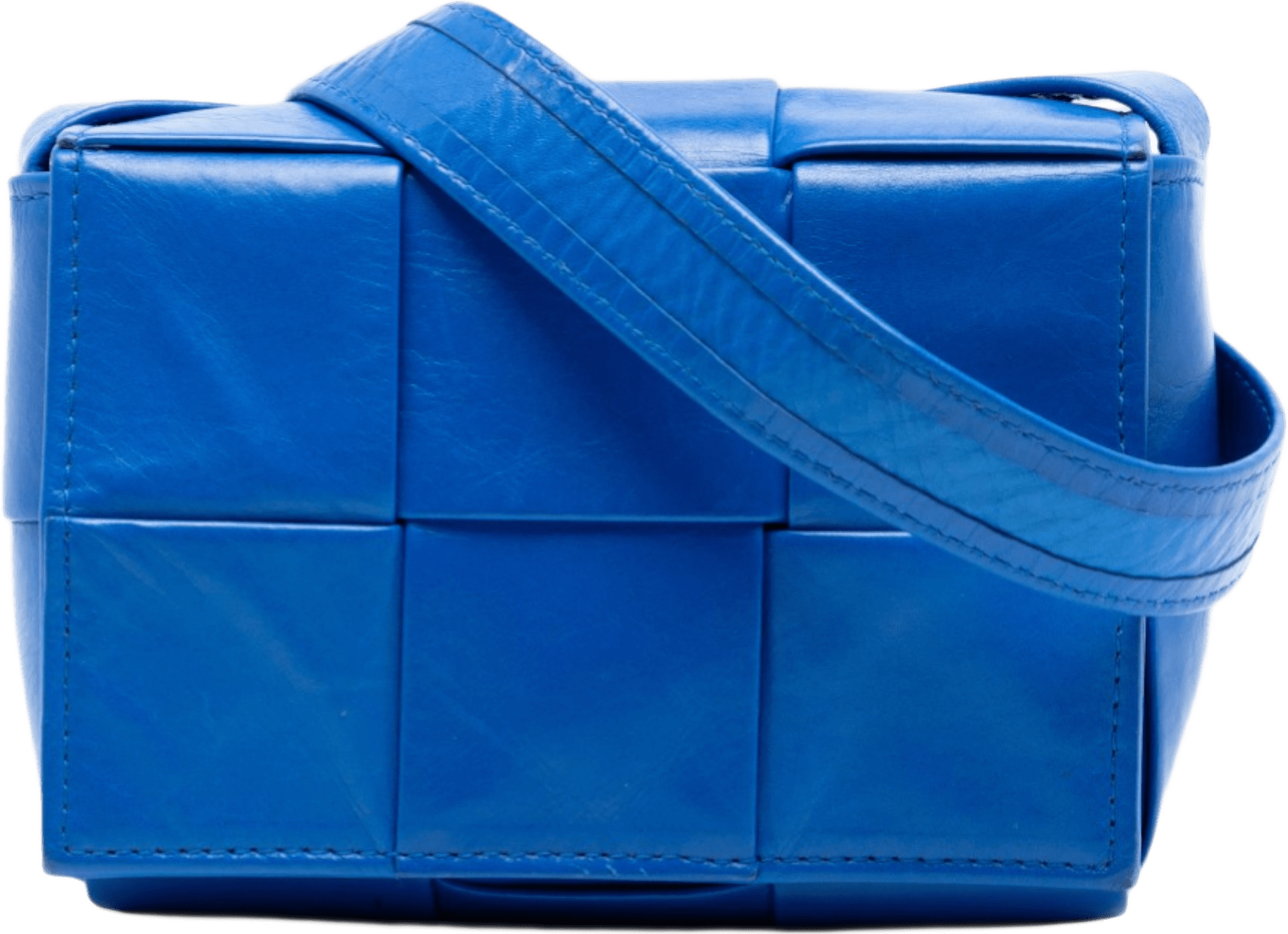 Bottega Veneta Extra Mini Nappa Maxi Intrecciato Cassette Crossbody, från Luxclusif, i färgen blue.