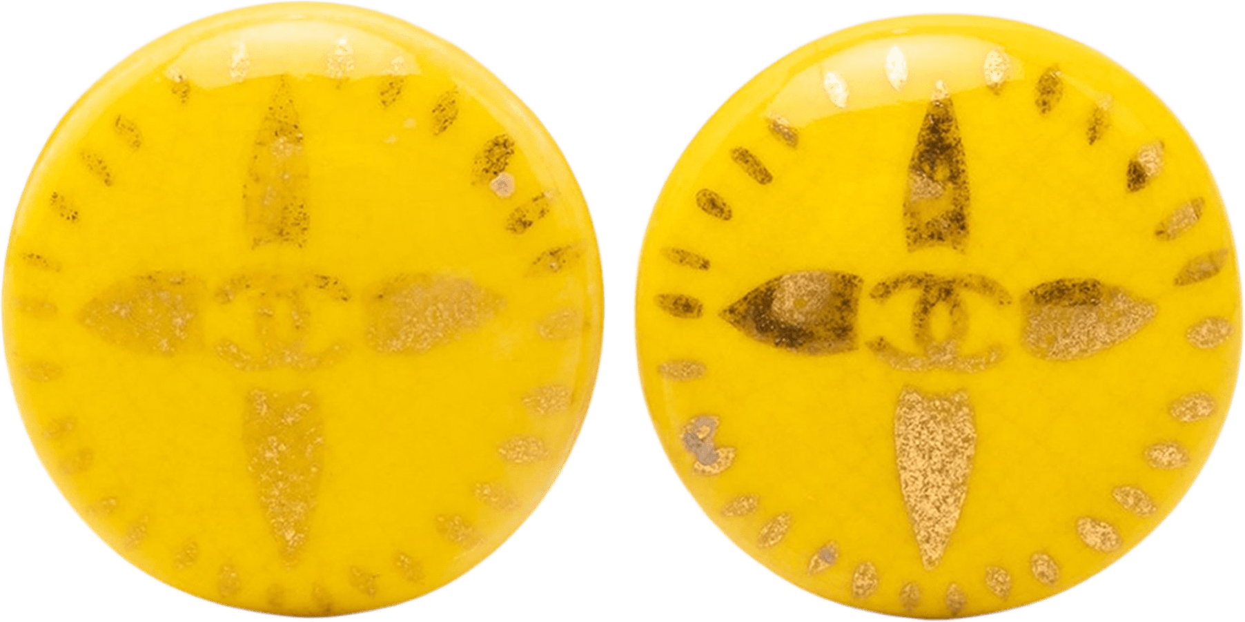 Chanel Cc Resin Round Clip On Earrings, från Luxclusif, i färgen yellow.