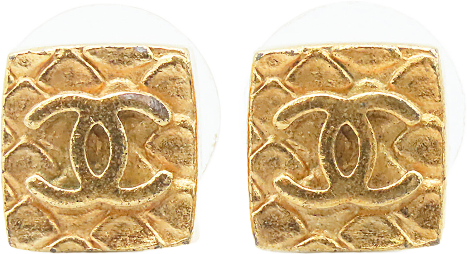 Chanel Cc Gold Plated Square Push Back Earrings, från Luxclusif, i färgen gold.