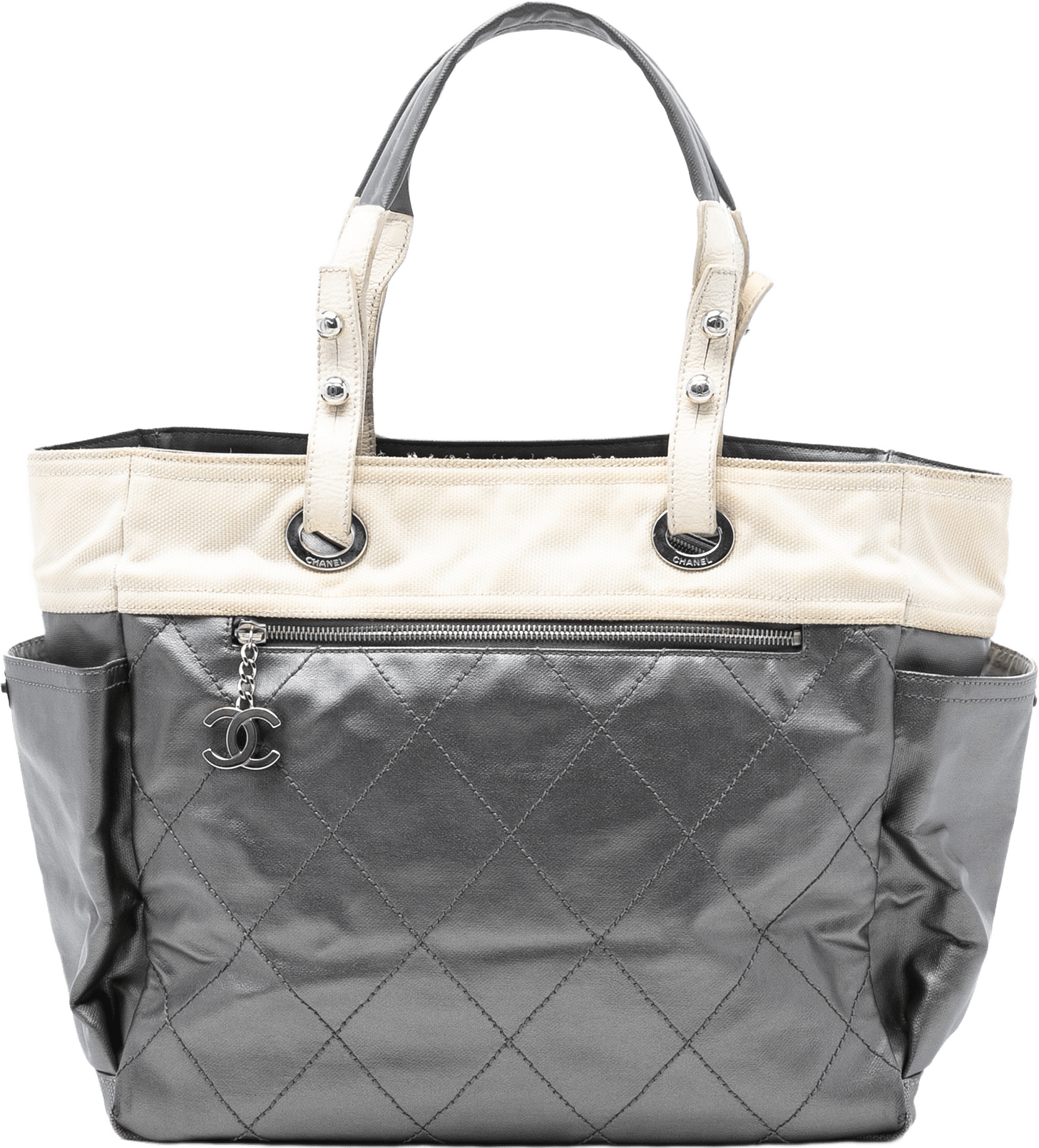 Chanel Large Bicolor Quilted Coated Canvas Paris Biarritz Tote, från Luxclusif, i färgen gray.