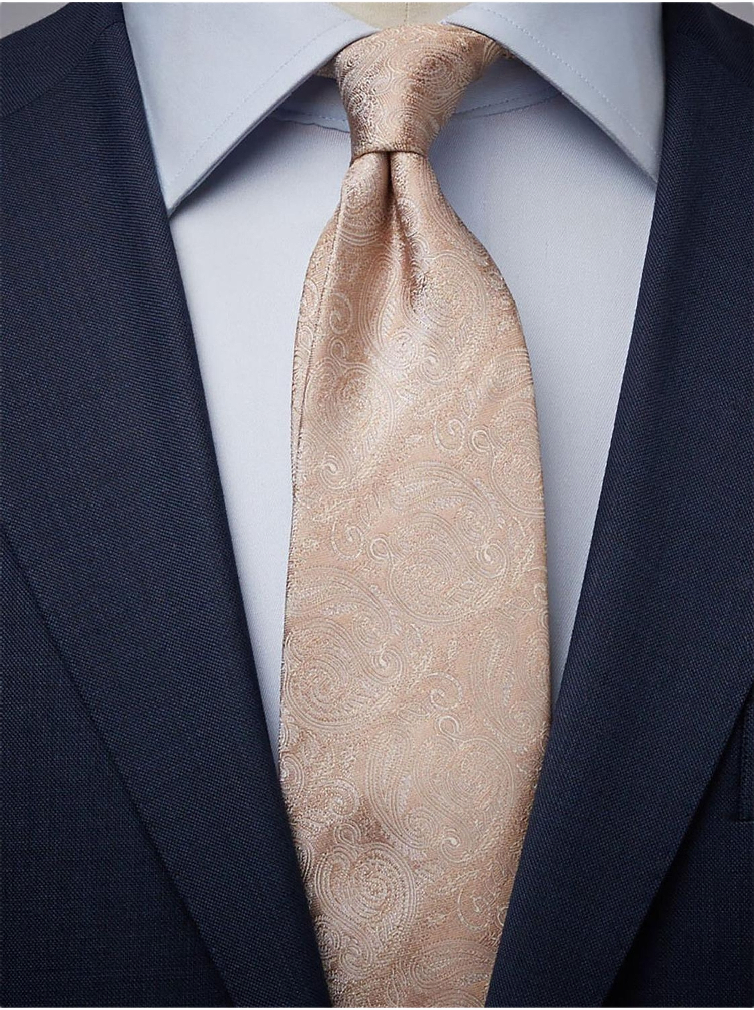 Paisleymönstrad Högtidlig Slips, från John Henric, i färgen champagne.