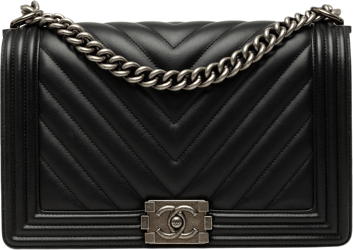Chanel Medium Chevron Lambskin Boy Flap, från Luxclusif, i färgen svart.