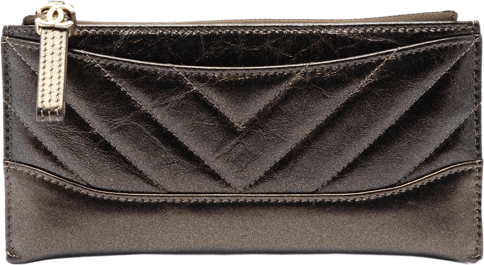 Chanel Chevron Metallic Aged Calfskin Gabrielle Zip Pouch, från Luxclusif, i färgen brun.