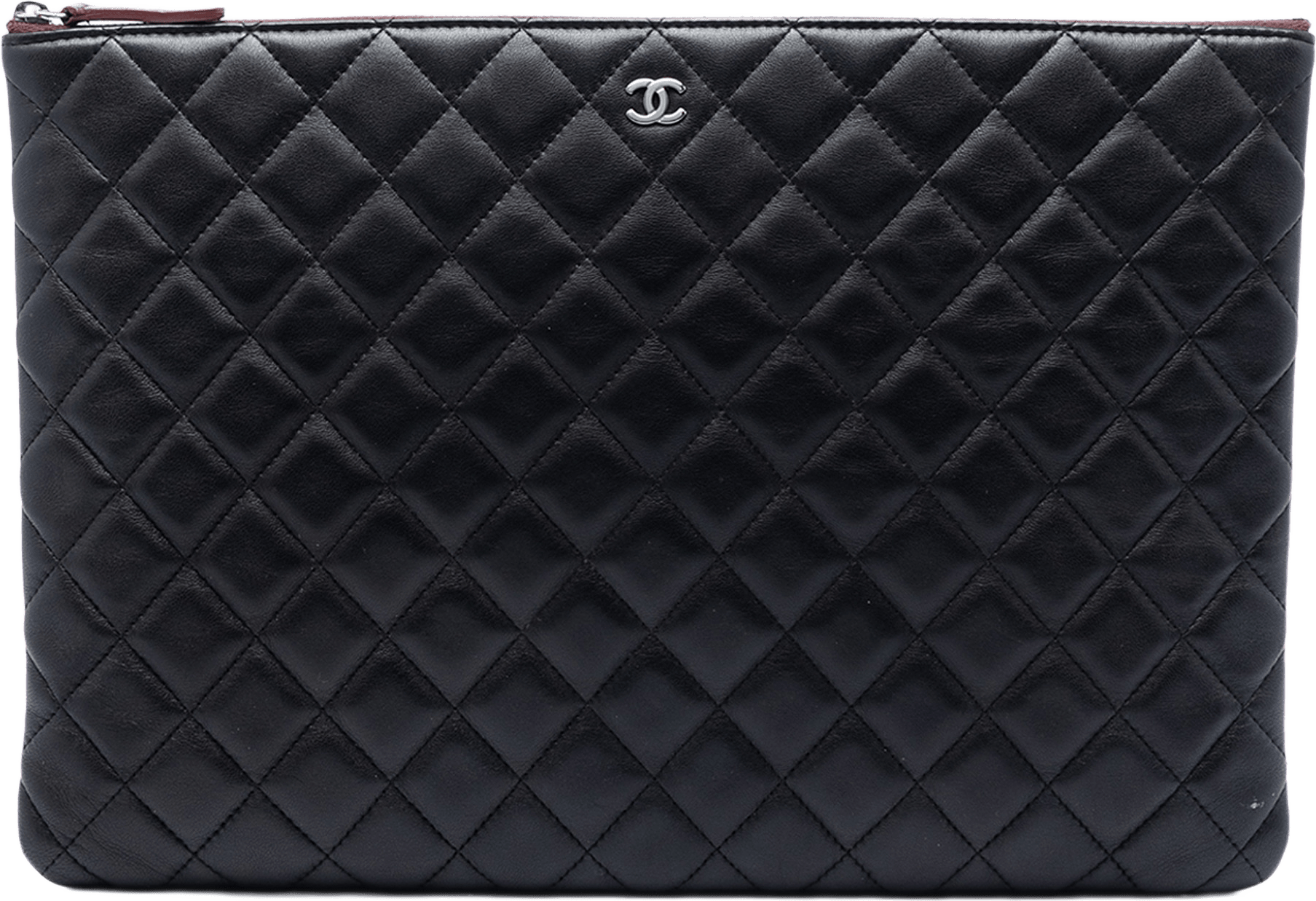 Chanel Large Quilted Lambskin O Case Clutch, från Luxclusif, i färgen black.