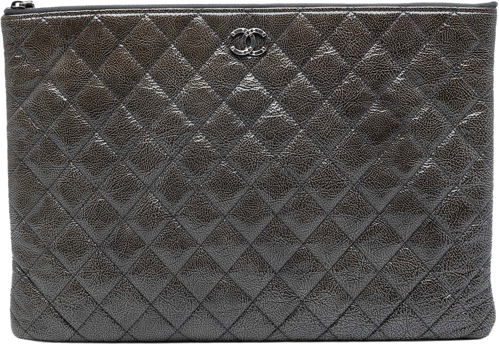 Chanel Large Crinkled Patent O Case Clutch, från Luxclusif, i färgen dark gray.