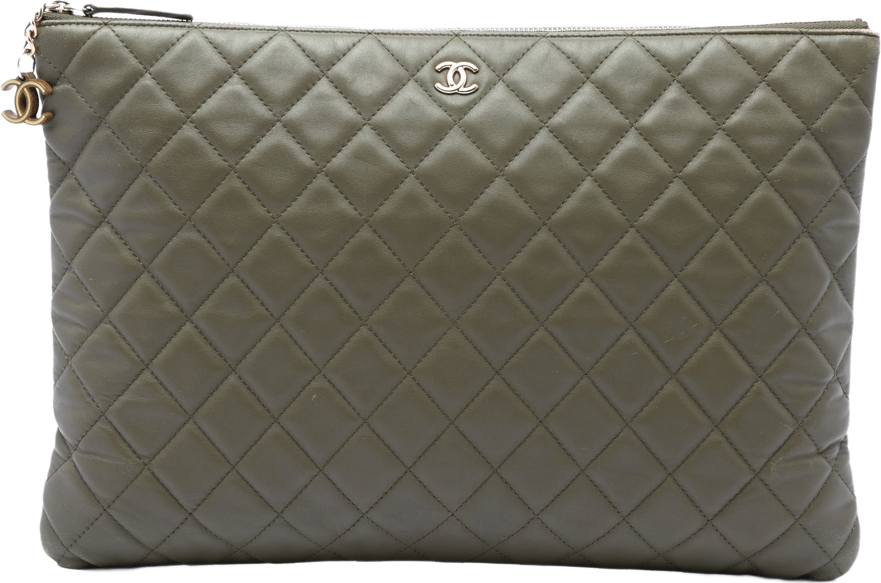 Chanel Large Quilted Lambskin Cuba La Habana O Case Clutch, från Luxclusif, i färgen grön.