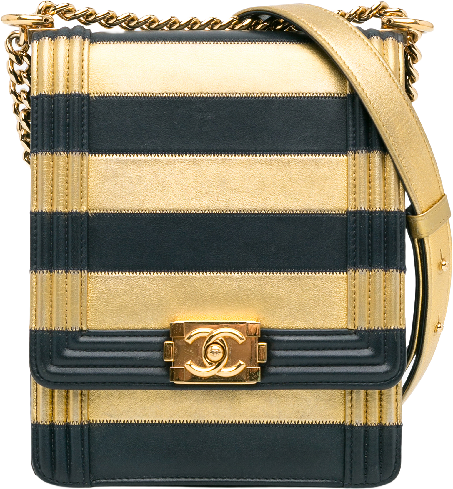 Chanel Metallic Lambskin Striped North South Boy Flap, från Luxclusif, i färgen gold.