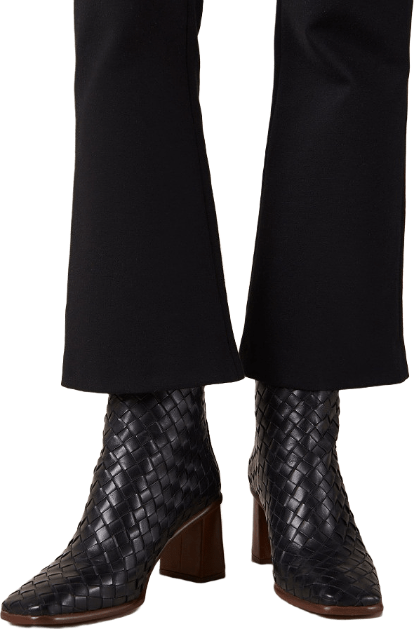 West Braided Black Leather Ankle Boots, från Alohas, i färgen braided black.