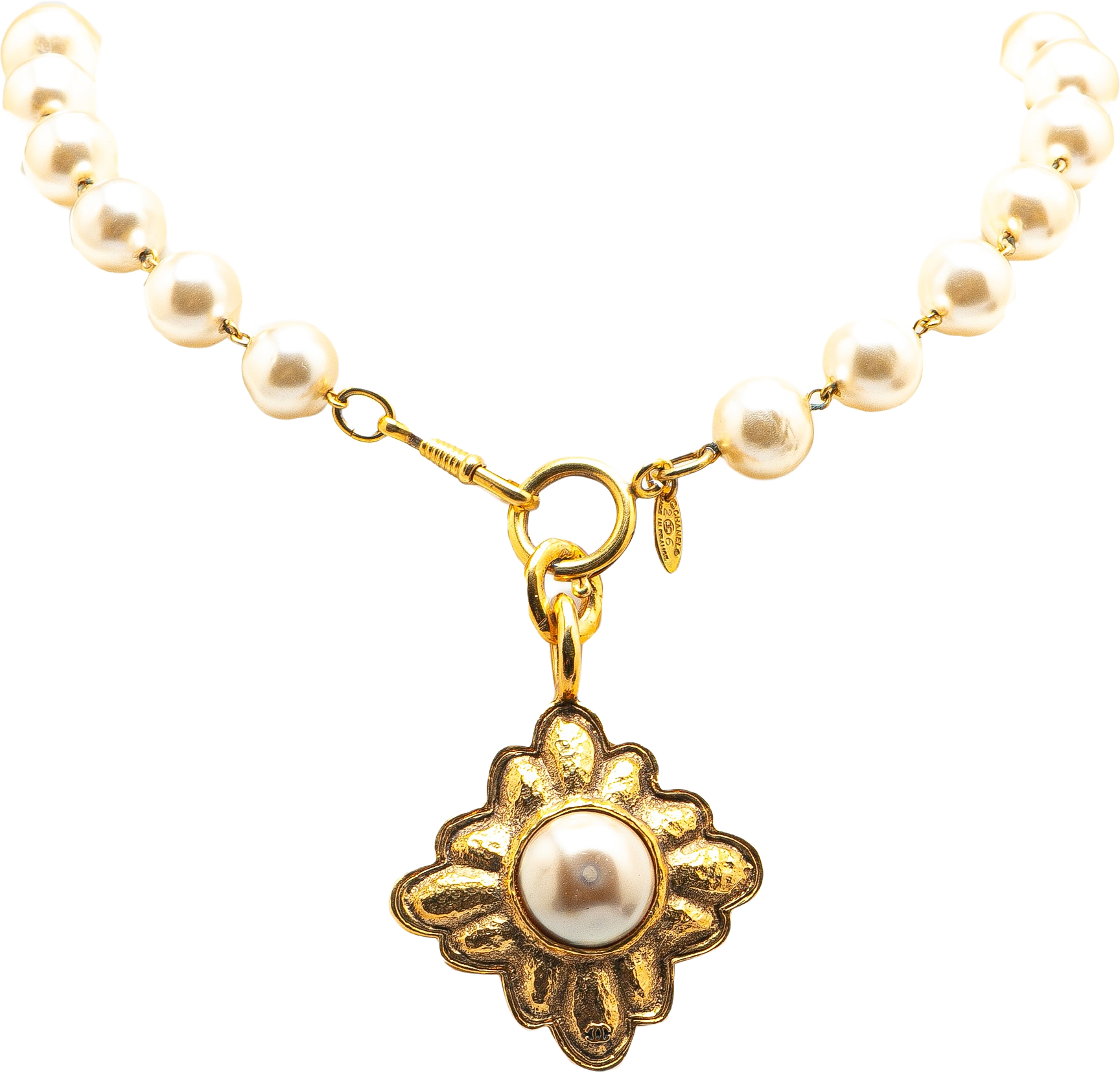 Chanel Gold Plated Faux Pearl Necklace, från Luxclusif, i färgen gold.