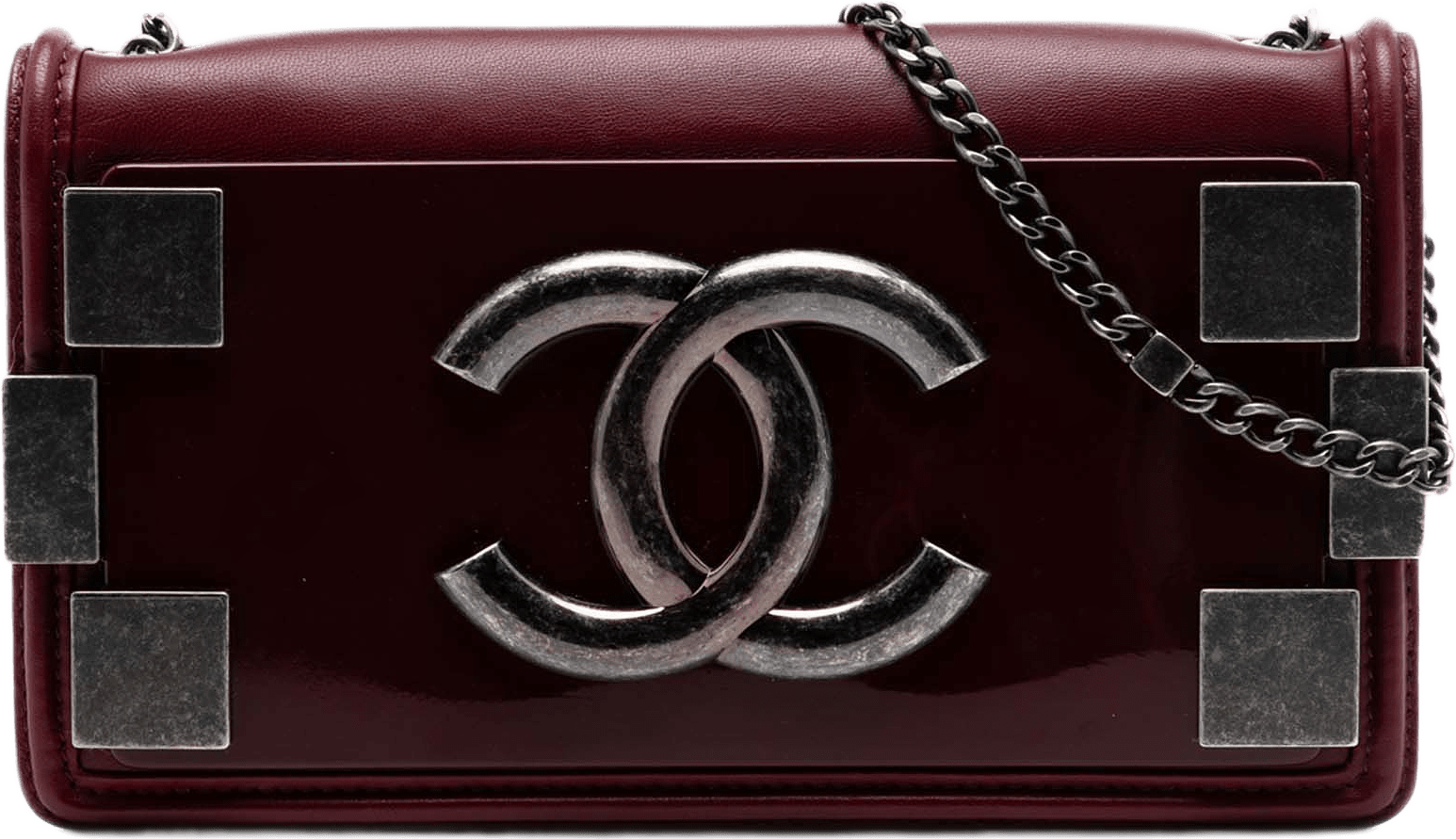 Chanel Lambskin And Acrylic Boy Brick Horizontal Flap, från Luxclusif, i färgen dark red.