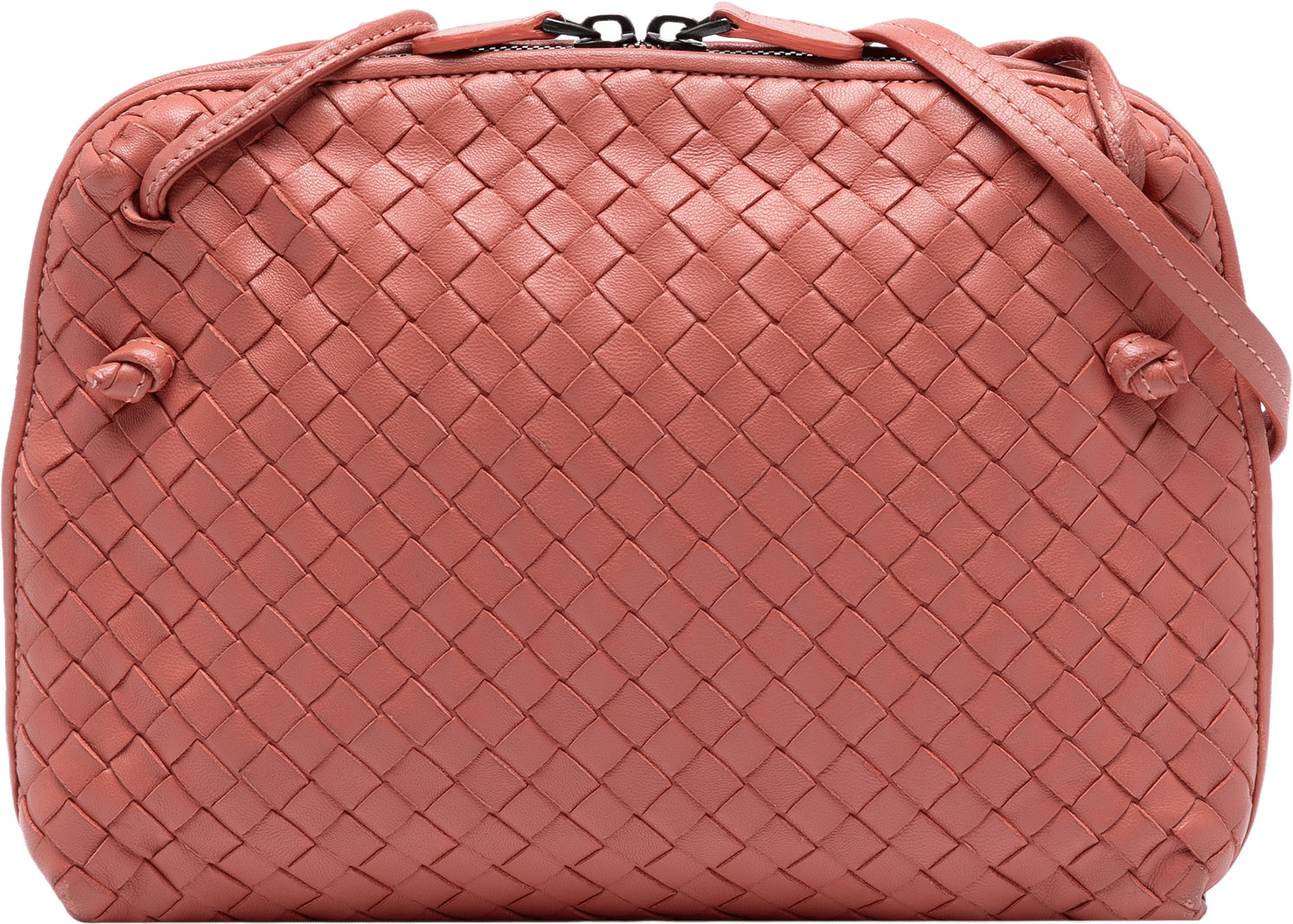 Bottega Veneta Nappa Intrecciato Nodini Crossbody, från Luxclusif, i färgen salmon.