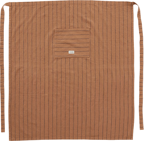 Gobi Chef Apron, från OYOY Living, i färgen dark caramel.