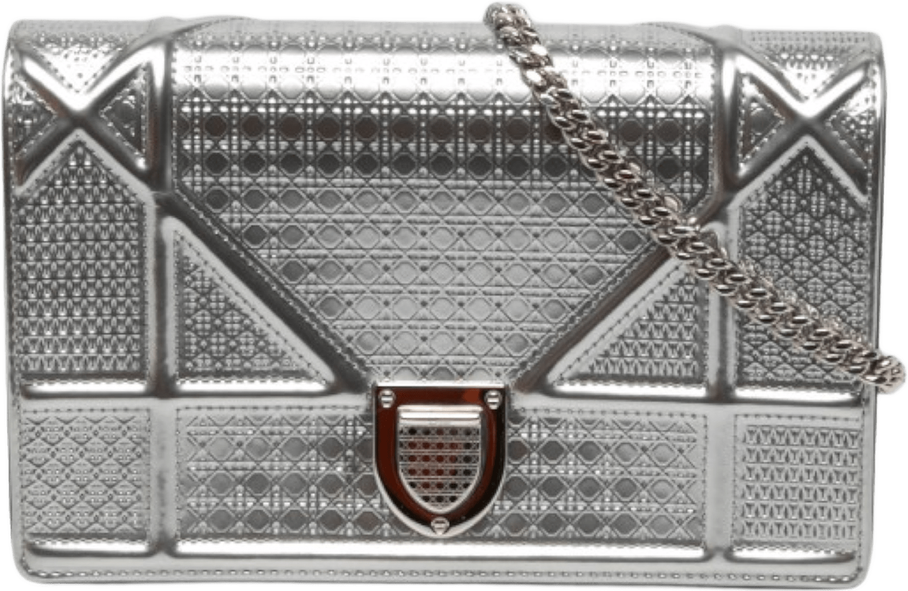 Dior Metallic Patent Microcannage Diorama Wallet On Chain, från Luxclusif, i färgen silver.