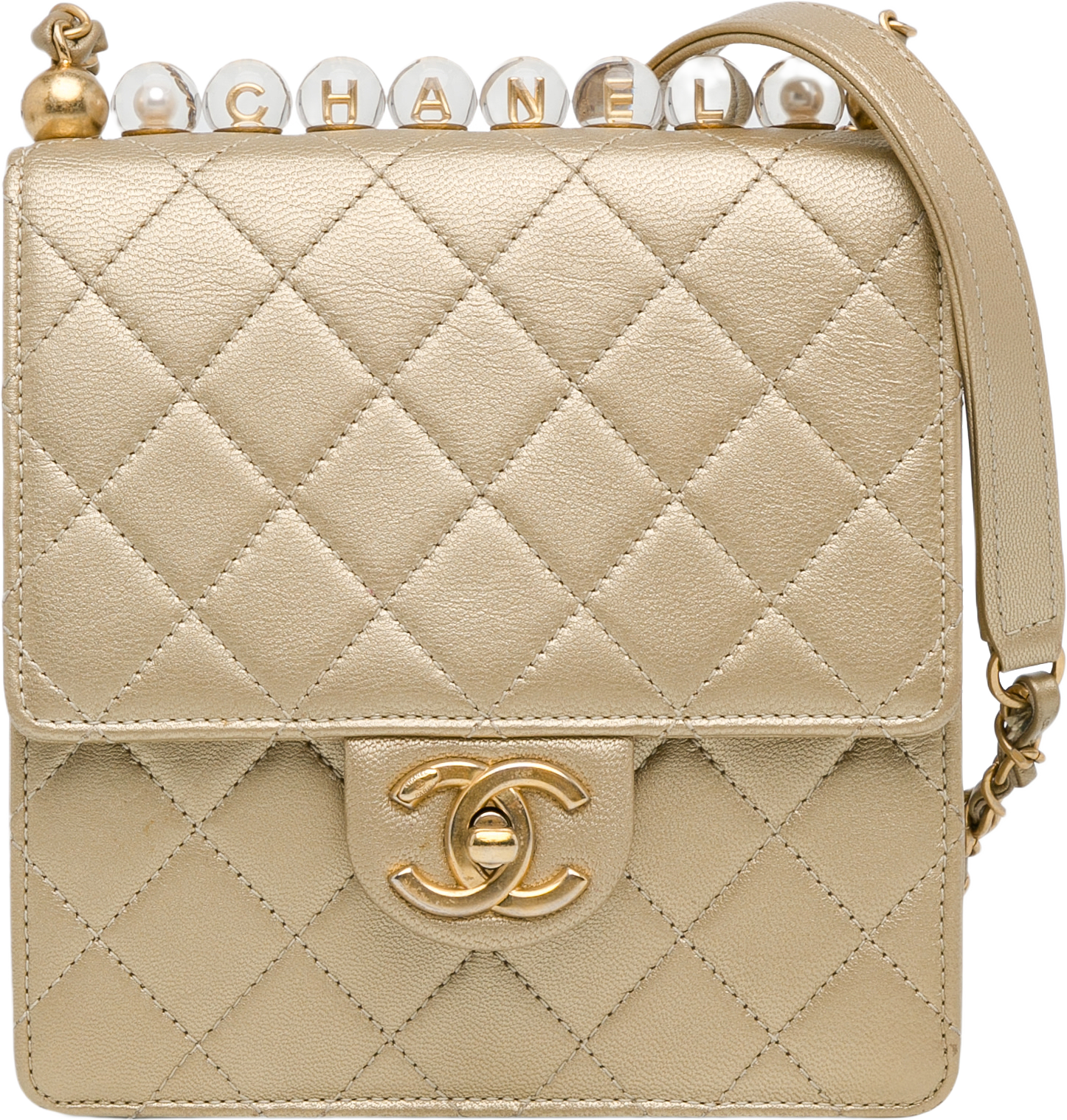 Chanel Small Lambskin Chic Pearls Flap, från Luxclusif, i färgen gold.