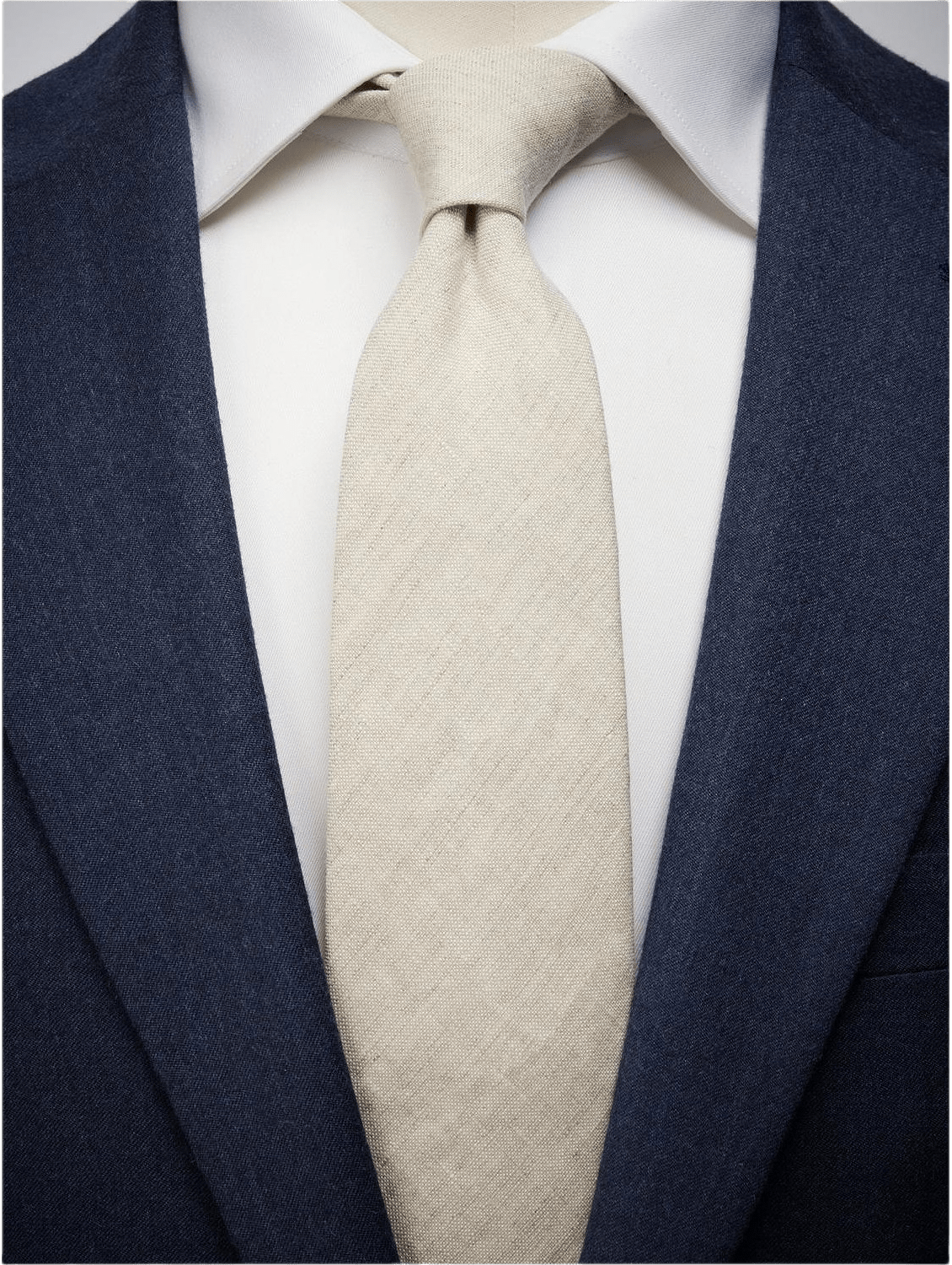 Tie Linen, från John Henric, i färgen cream.