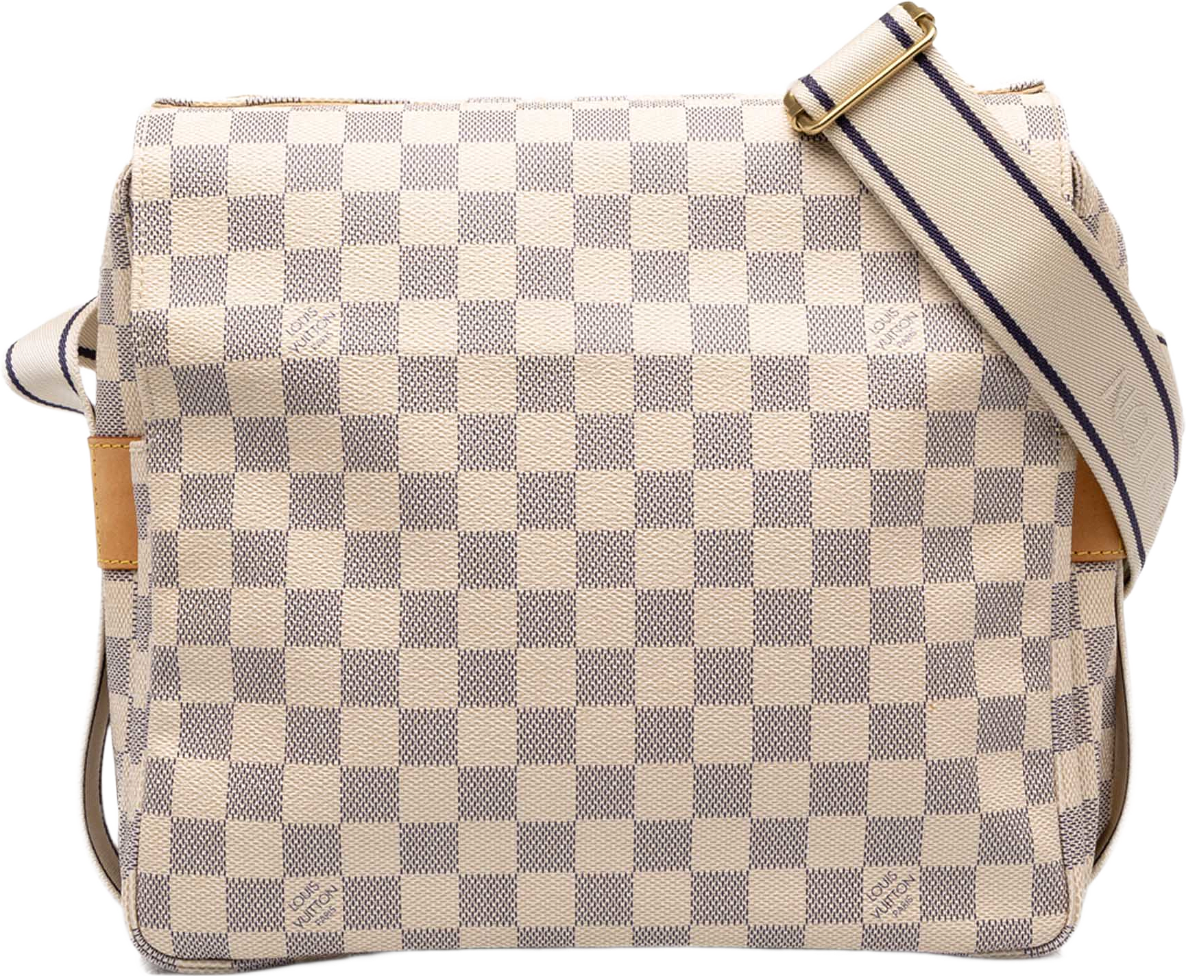Louis Vuitton Damier Azur Naviglio, från Luxclusif, i färgen vit.