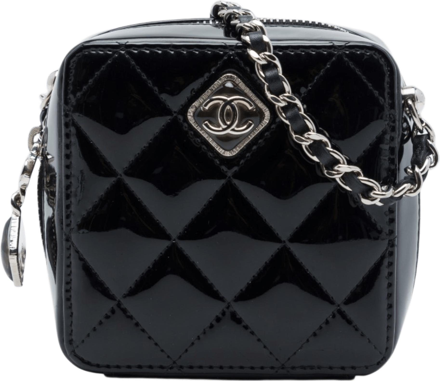Chanel Cc Quilted Patent Diamond Resin Clutch With Chain, från Luxclusif, i färgen svart.