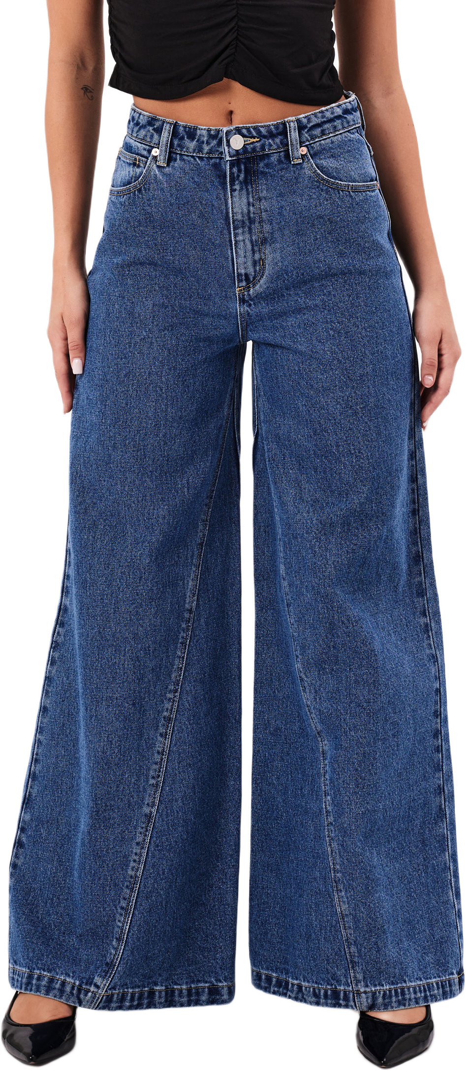 94 Super Wide Chantell Mid Vintage Blue, från Abrand, i färgen blue.