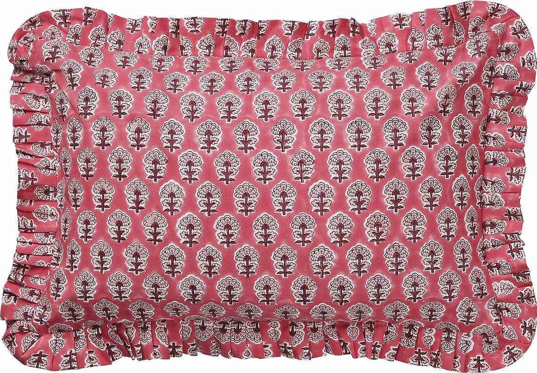 Primrose Kuddfodral - 40x60 Cm, från Pick A Poppy, i färgen dark pink.