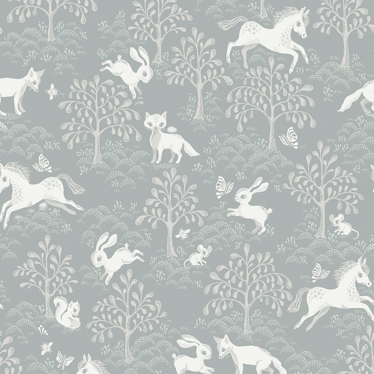 Tapet Fairytale Fox, från Littlephant, i färgen pudrigt mellanblå.