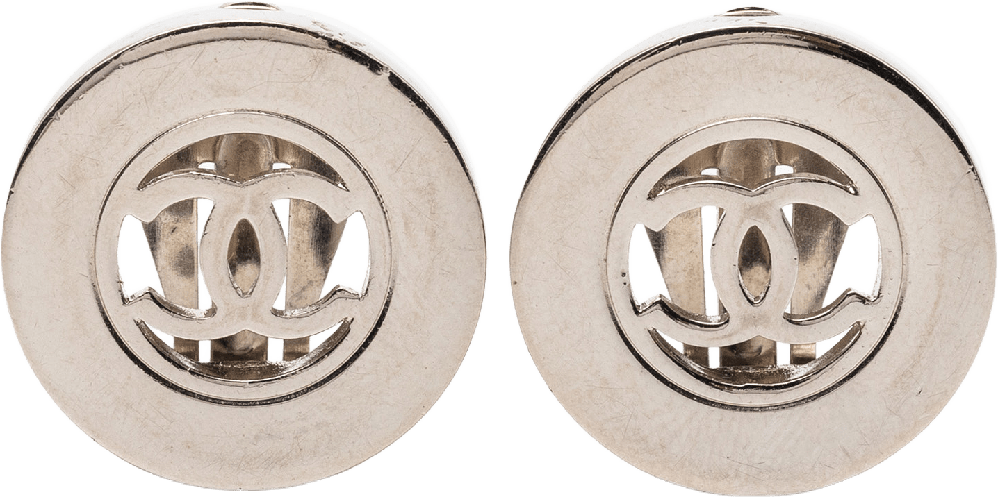 Chanel Cc Brass Plated Round Clip On Earrings, från Luxclusif, i färgen silver.