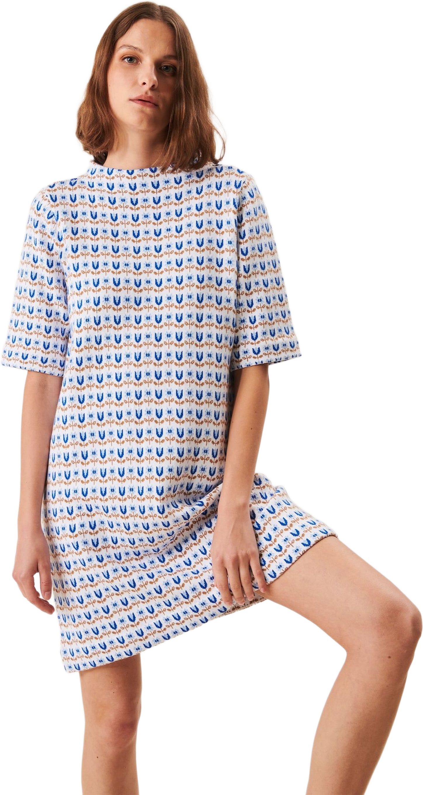 Cassidy Dress, från Jumperfabriken, i färgen white.