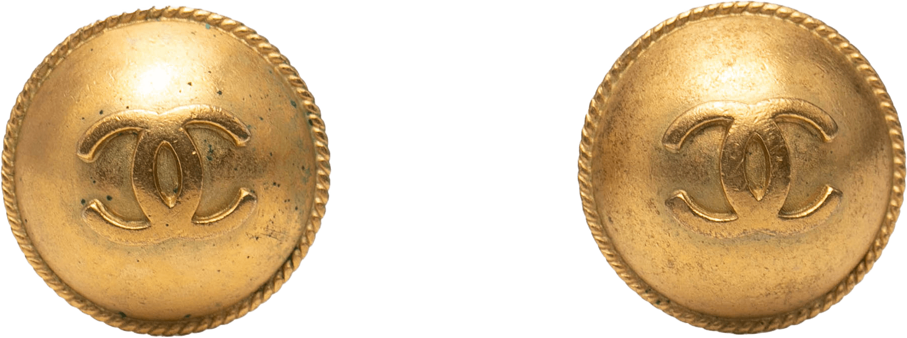 Chanel Cc Gold Plated Round Clip On Earrings, från Luxclusif, i färgen gold.