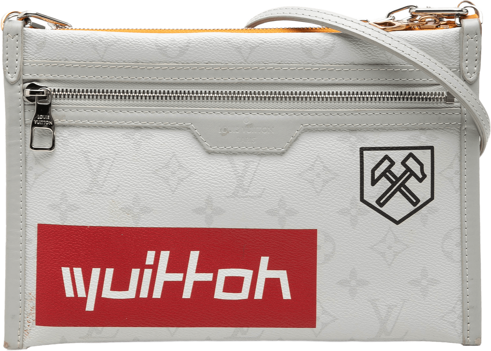 Louis Vuitton Monogram Antartica Double Flat Messenger, från Luxclusif, i färgen light gray.