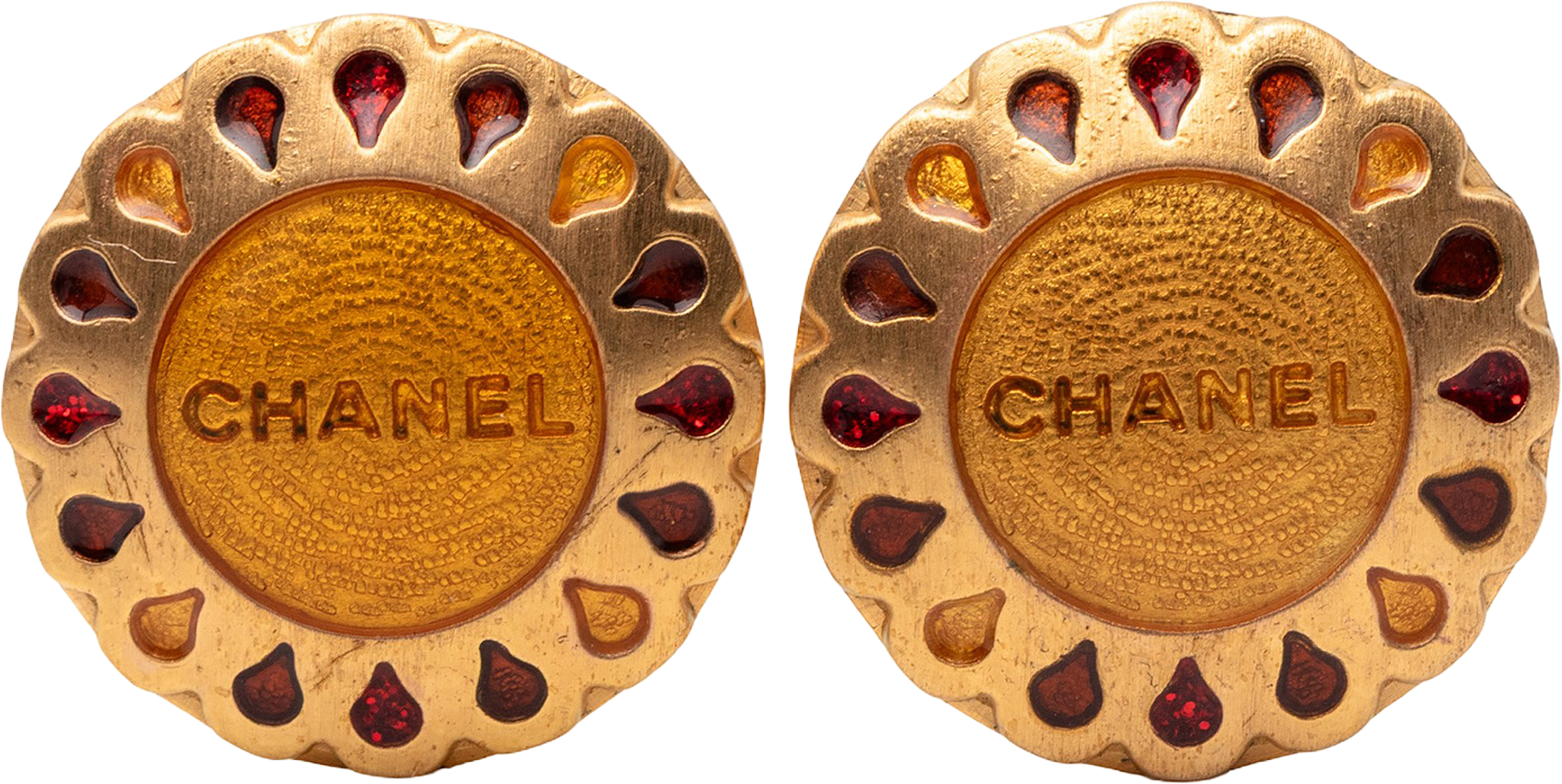 Chanel Gold Plated Logo Flower Clip On Earrings, från Luxclusif, i färgen gold.