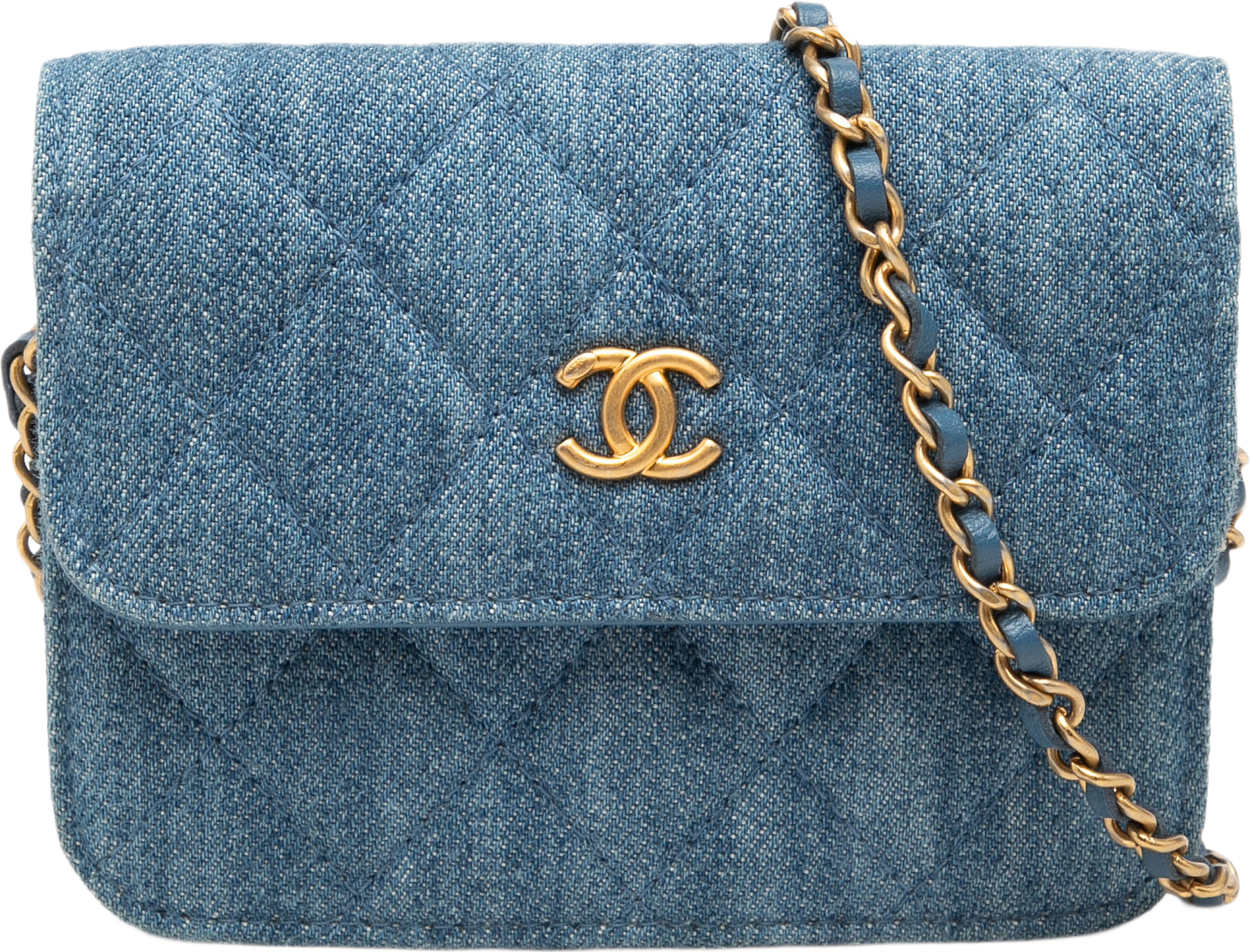 Chanel Mini Quilted Denim Pearl Crush Clutch With Chain, från Luxclusif, i färgen blå.
