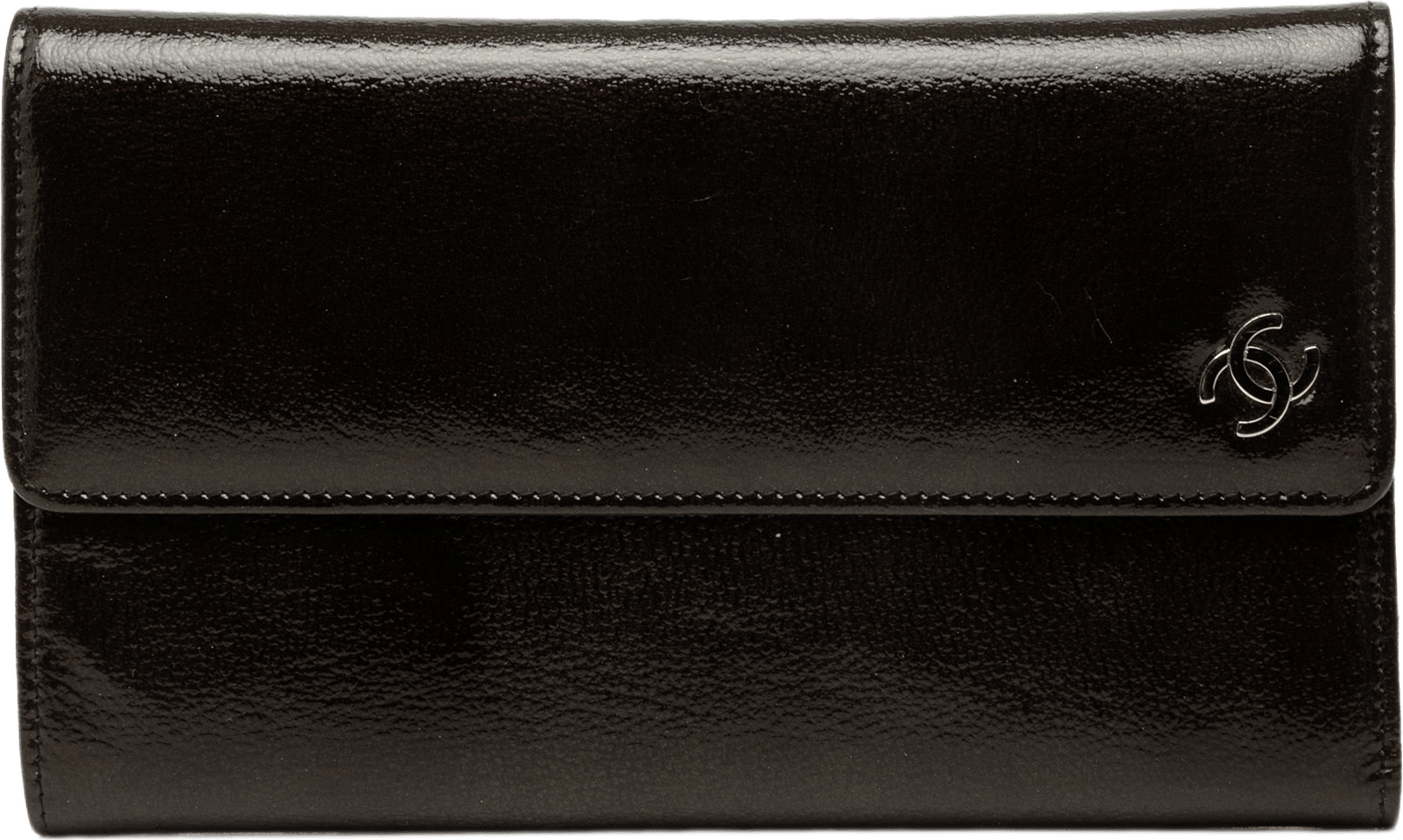 Chanel Cc Patent Flap Long Wallet, från Luxclusif, i färgen svart.