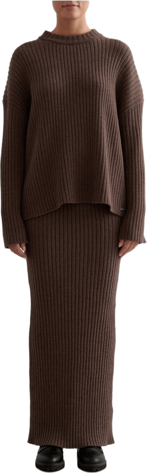 Rib Knit Maxi Skirt, från aim'n, i färgen macchiato.