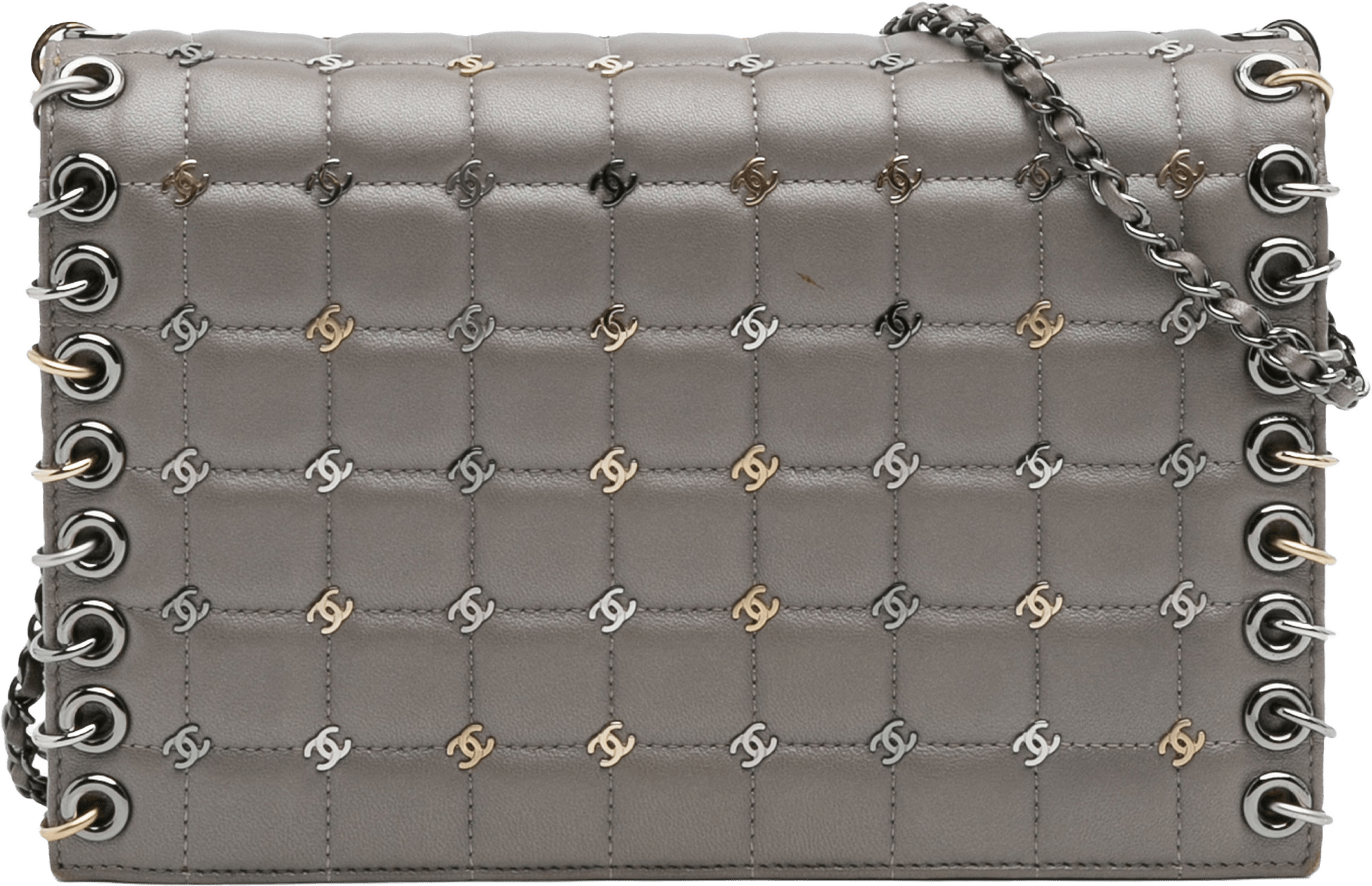 Chanel Small Lambskin Chocolate Bar Cc Piercing Studded Chain Flap, från Luxclusif, i färgen gray.