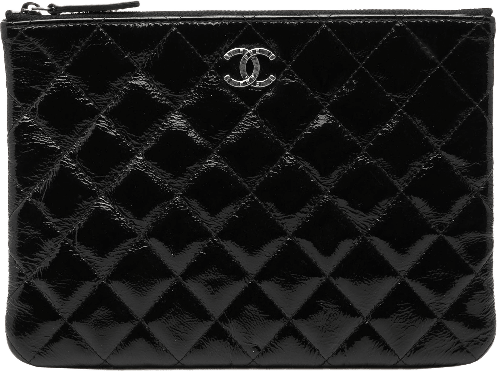 Chanel Small Quilted Crinkled Patent O Case Clutch, från Luxclusif, i färgen svart.