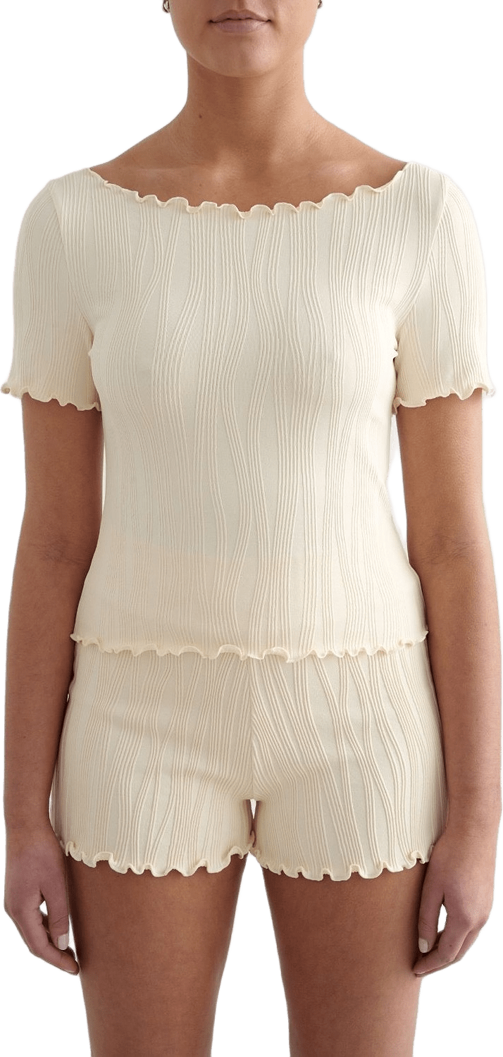 Almond White Tulip Short Sleeve Top, från aim'n, i färgen almond white.