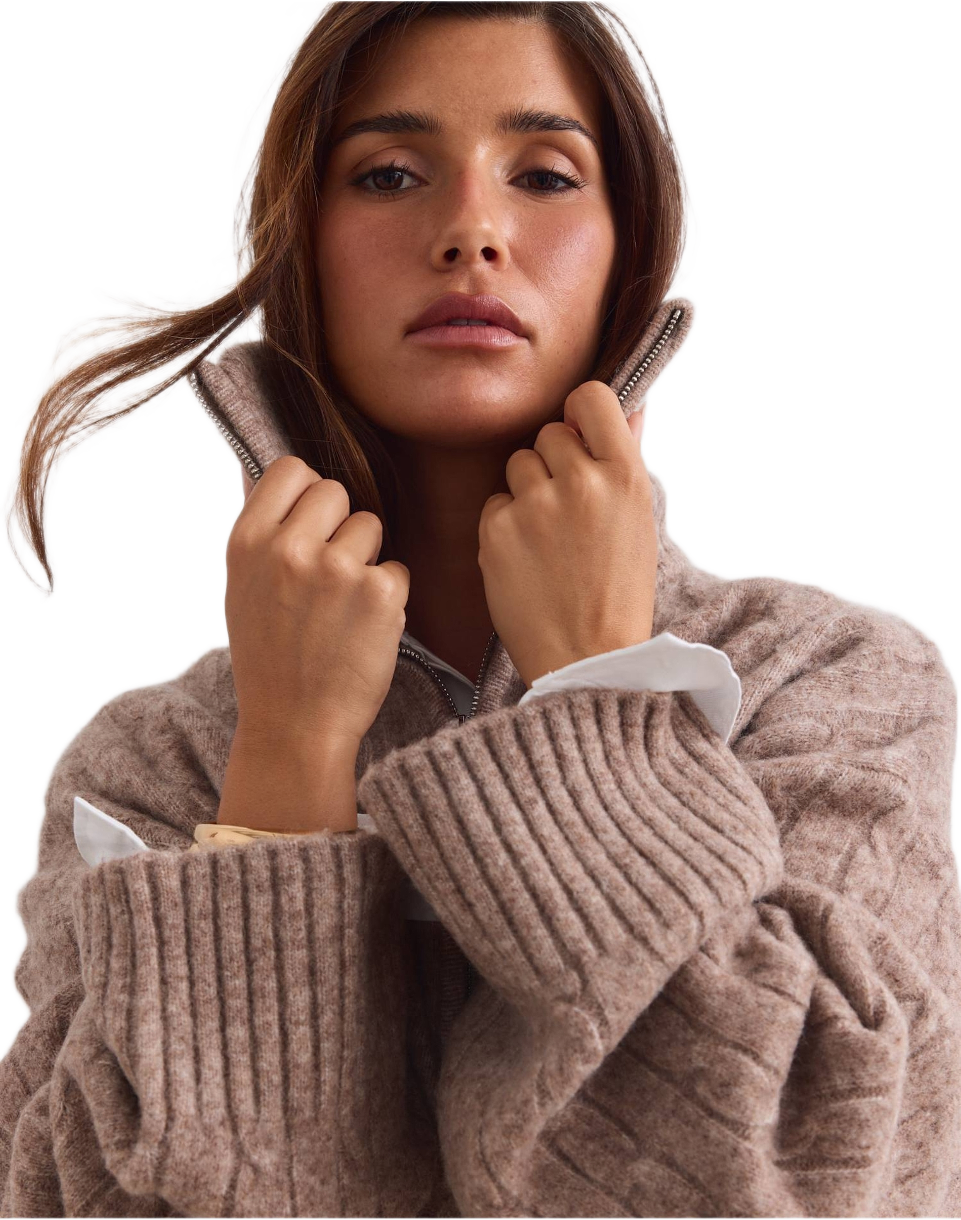 Oversized Cable Knit, från aim'n, i färgen hazelnut.