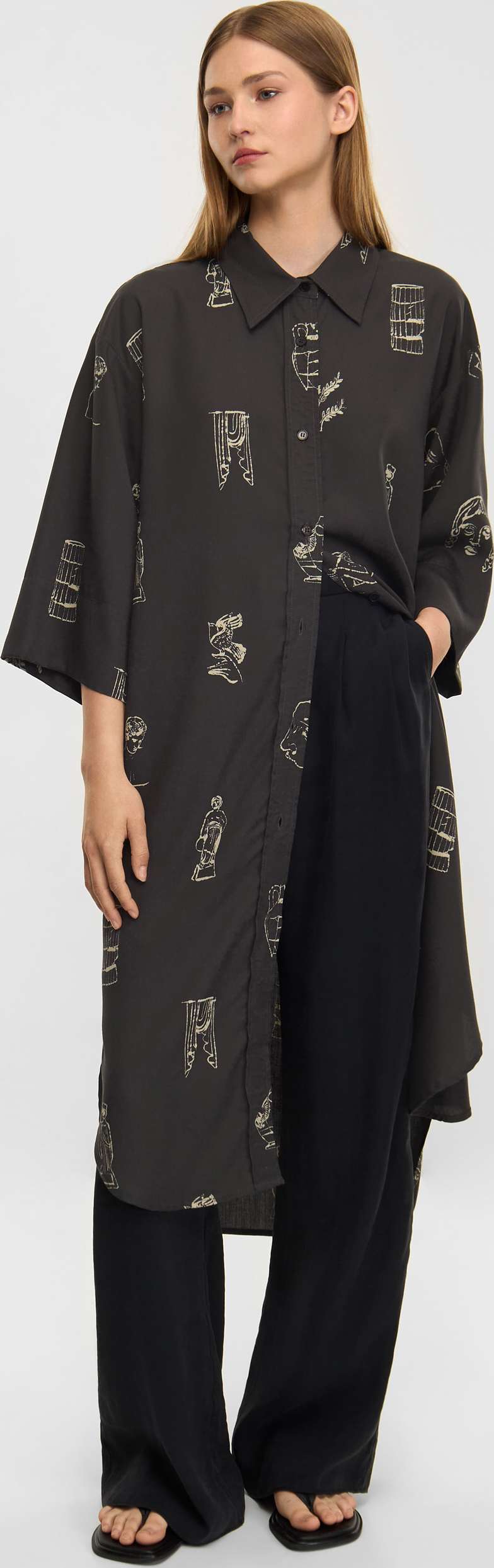 Iselin Aop, från ELVINE, i färgen night grey.