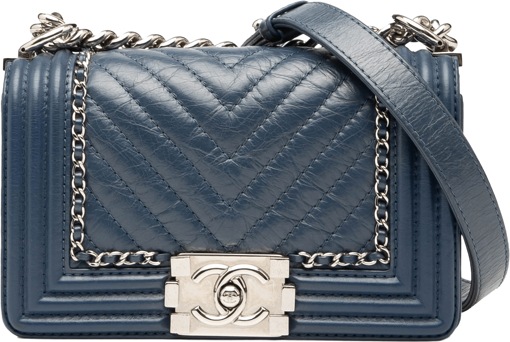 Chanel Small Chevron Aged Calfskin Jacket Boy Flap, från Luxclusif, i färgen navy.