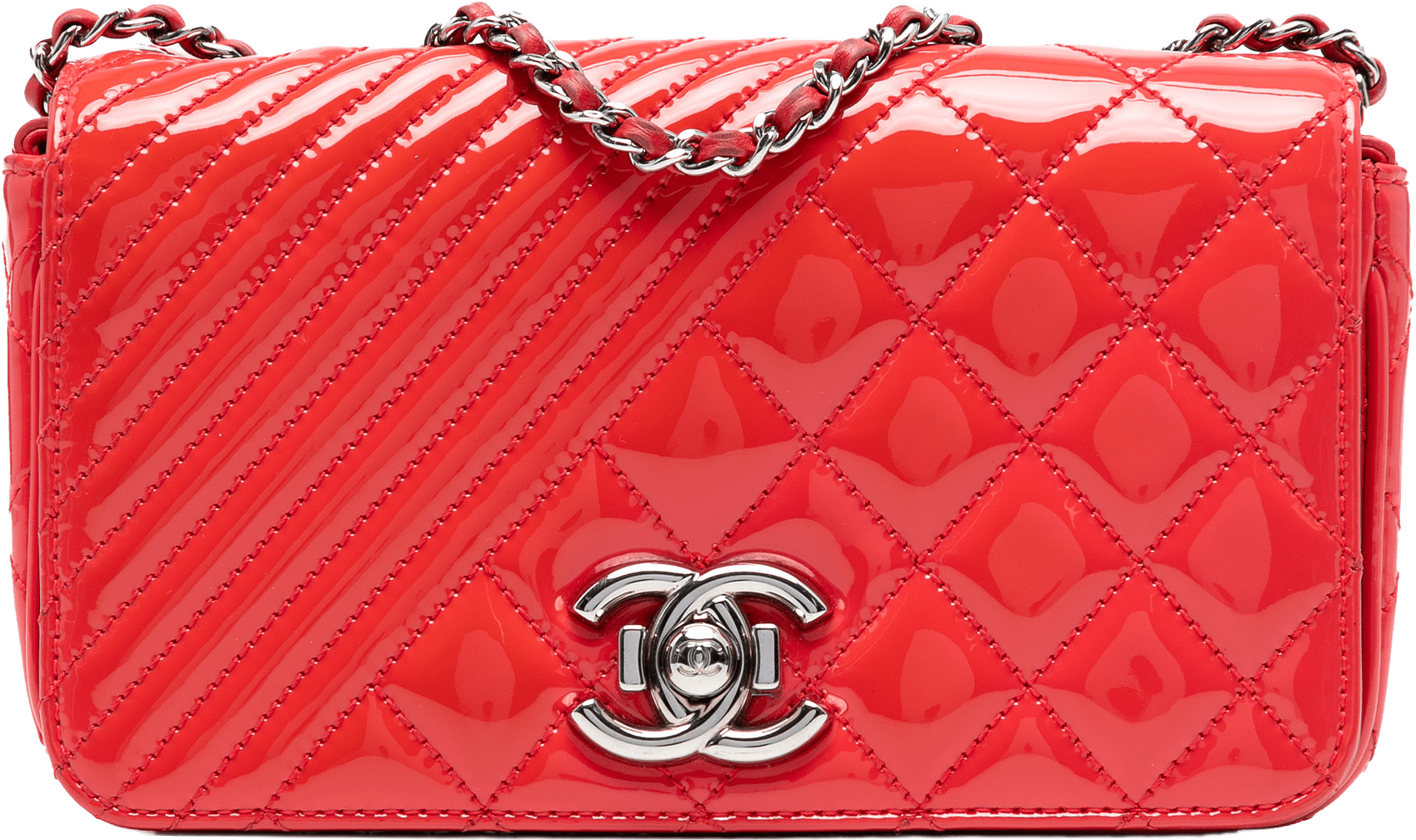 Chanel Small Patent Coco Boy Flap, från Luxclusif, i färgen red.