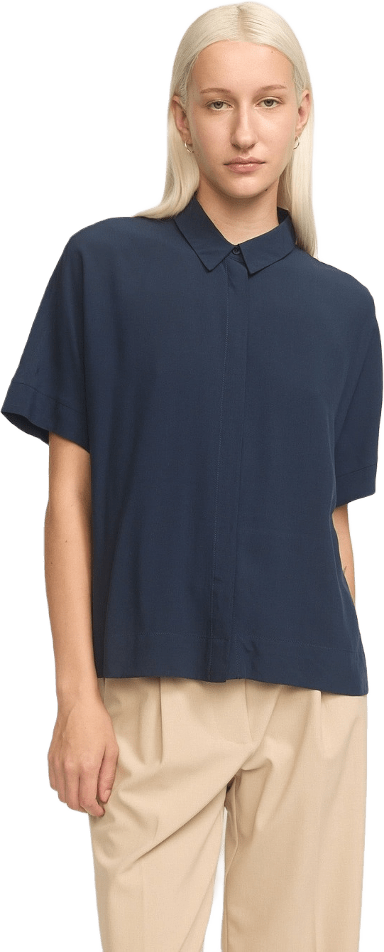 Srfreedom Ss Shirt - Total Eclipse, från Soft Rebels, i färgen total eclipse.