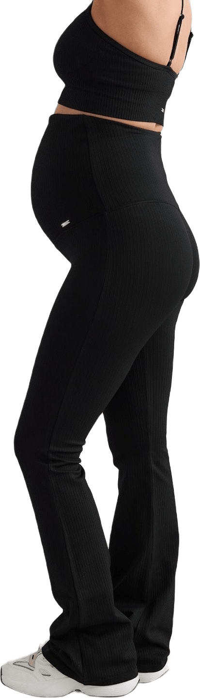 Black Ribbed Seamless Flare Maternity Tights, från aim'n, i färgen black.