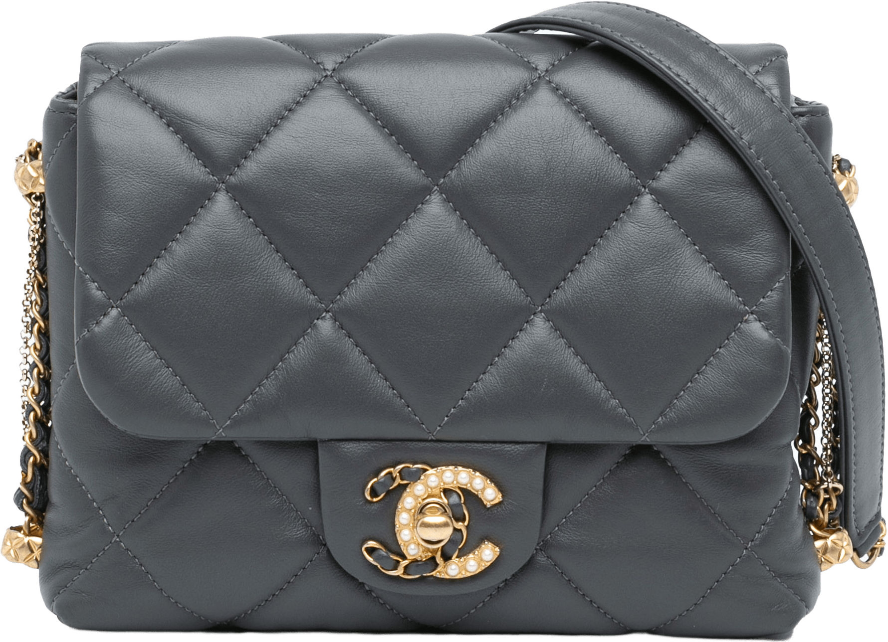 Chanel Mini Quilted Lambskin Crush On Chains Flap, från Luxclusif, i färgen navy.
