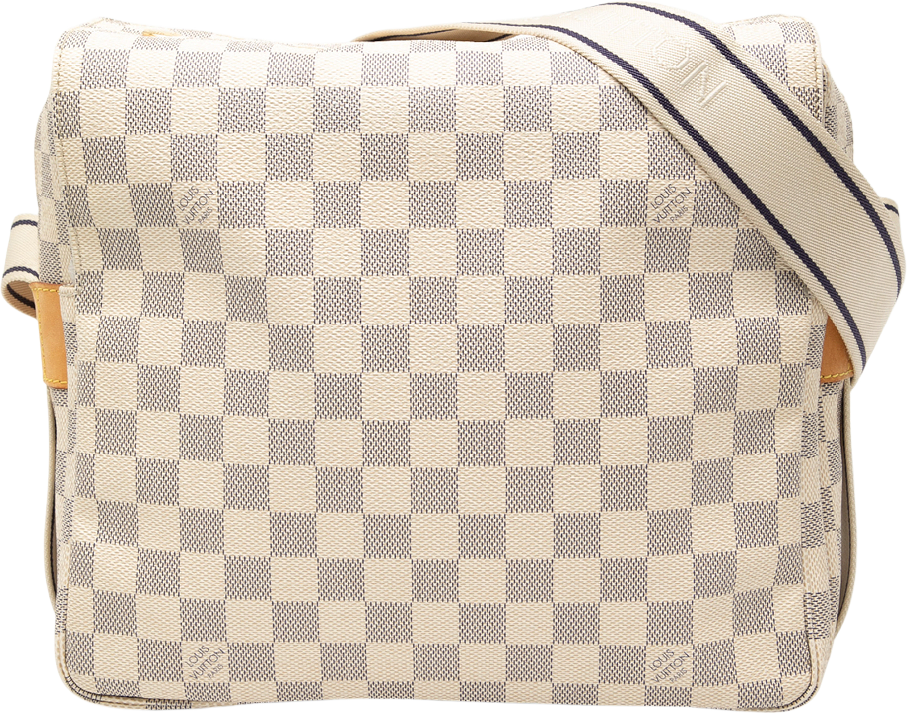 Louis Vuitton Damier Azur Naviglio, från Luxclusif, i färgen white.