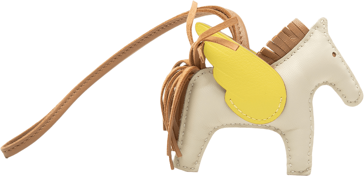 Hermès Milo Lambskin And Swift Grigri Rodeo Pegase Bag Charm Pm, från Luxclusif, i färgen vit.