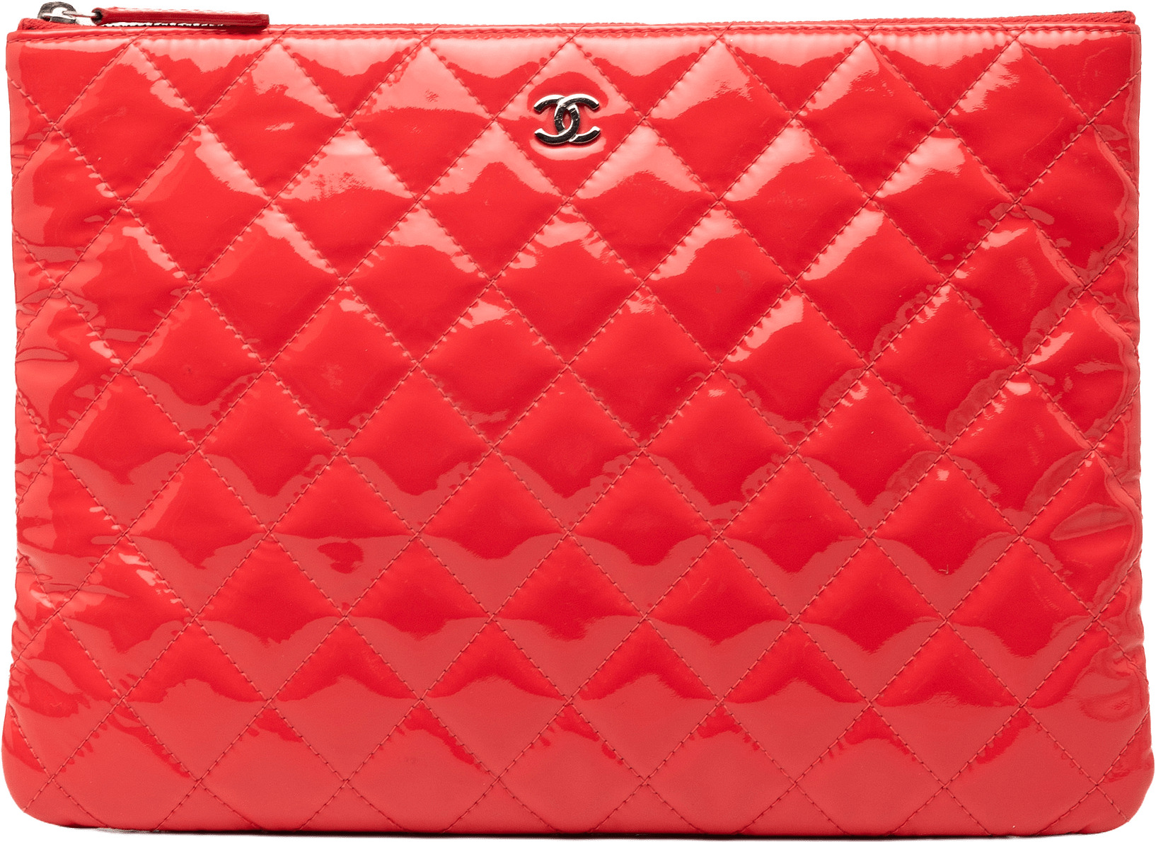 Chanel Medium Patent Quilted Cosmetic Case, från Luxclusif, i färgen red.
