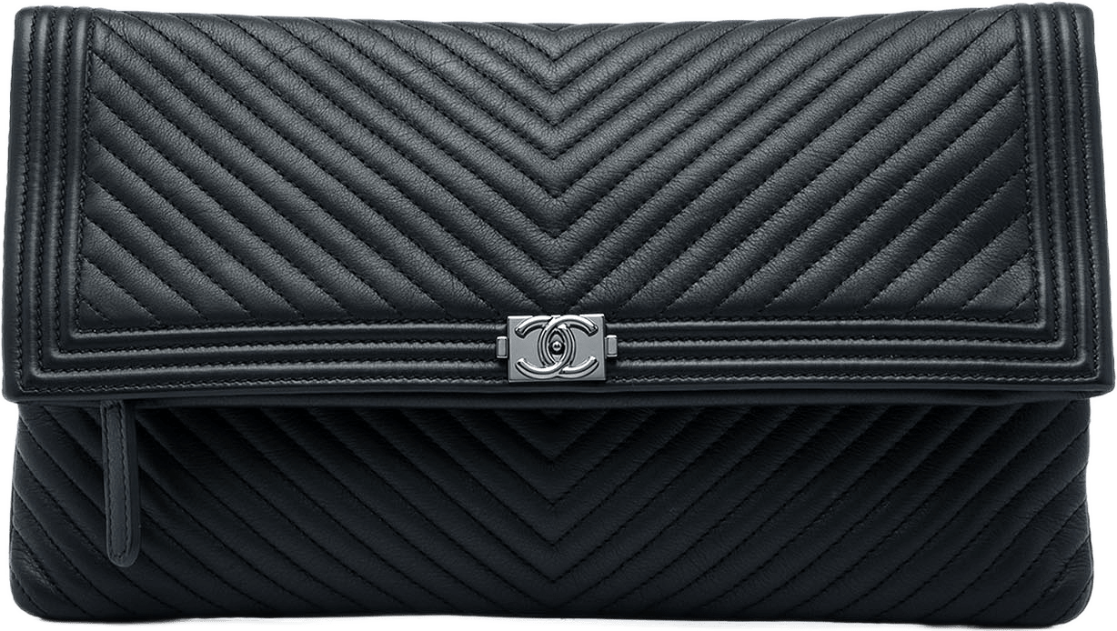 Chanel Chevron Calfskin Cc Beauty Boy Foldover Clutch, från Luxclusif, i färgen svart.