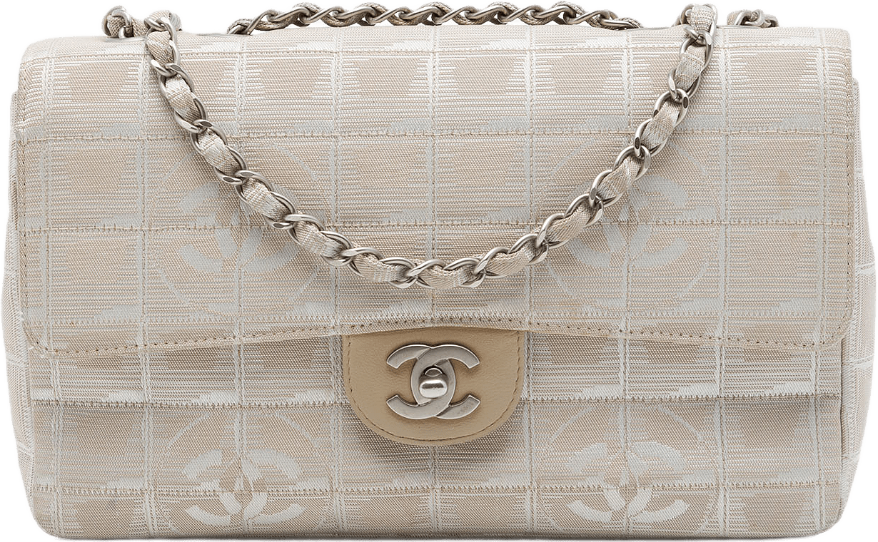 Chanel New Travel Line Medium Nylon Single Flap, från Luxclusif, i färgen beige.