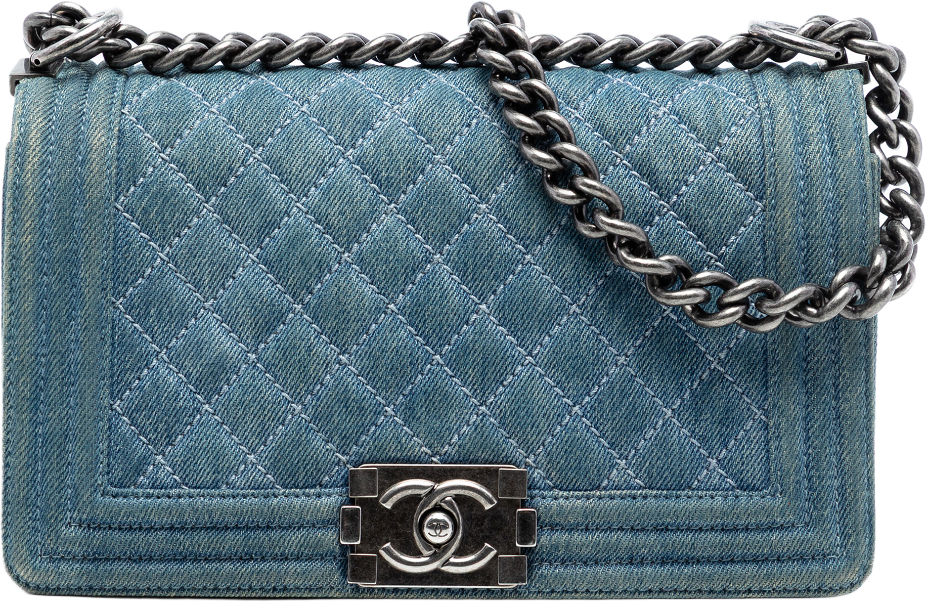 Chanel Old Medium Quilted Denim Boy Flap, från Luxclusif, i färgen denim.